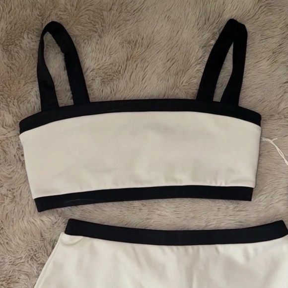 NWT S Reformation Adelina Active Set in White & Black - Picture 7 of 7